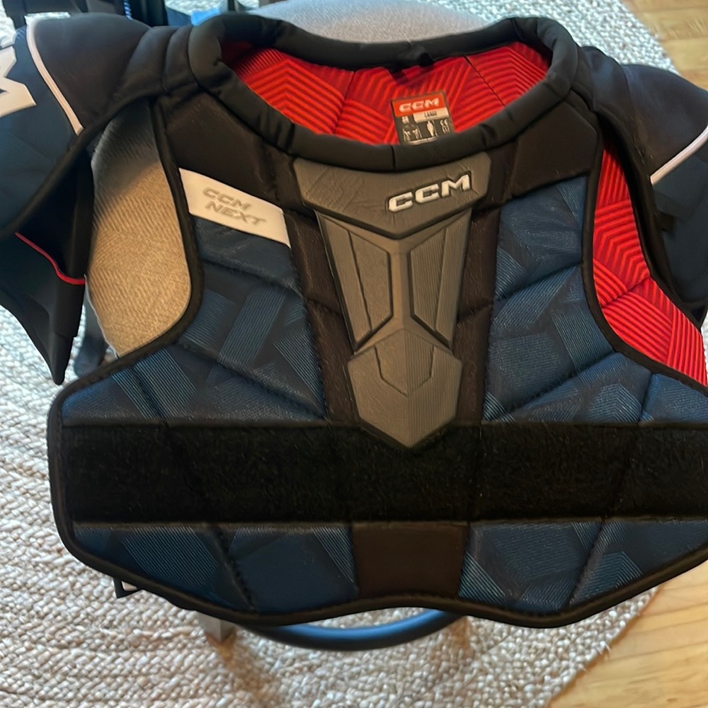 {CCM} shoulder hockey SR Large